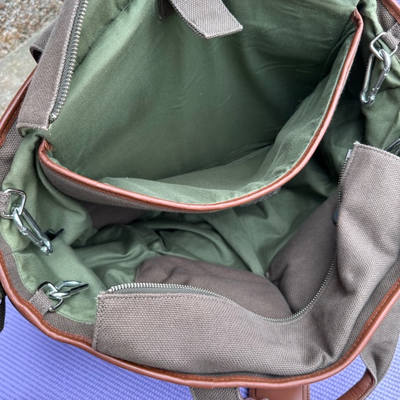 Levenger Italian leather travel bags (2) - Picture 6 of 16